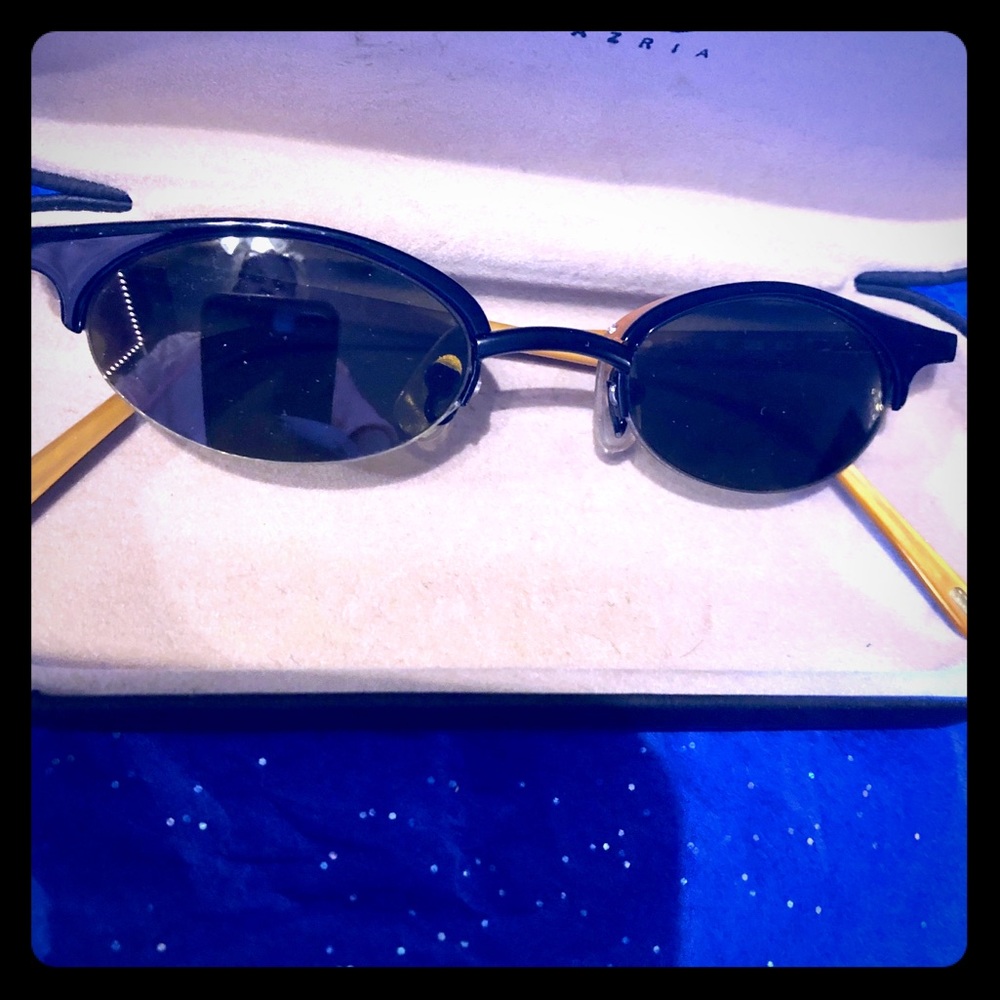 💯AUTH BCBG Vintage CAT EYE SUNGLASSES 😎